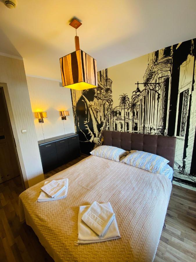 Pokoje Goscinne Pod Jabloniami Augustów Esterno foto