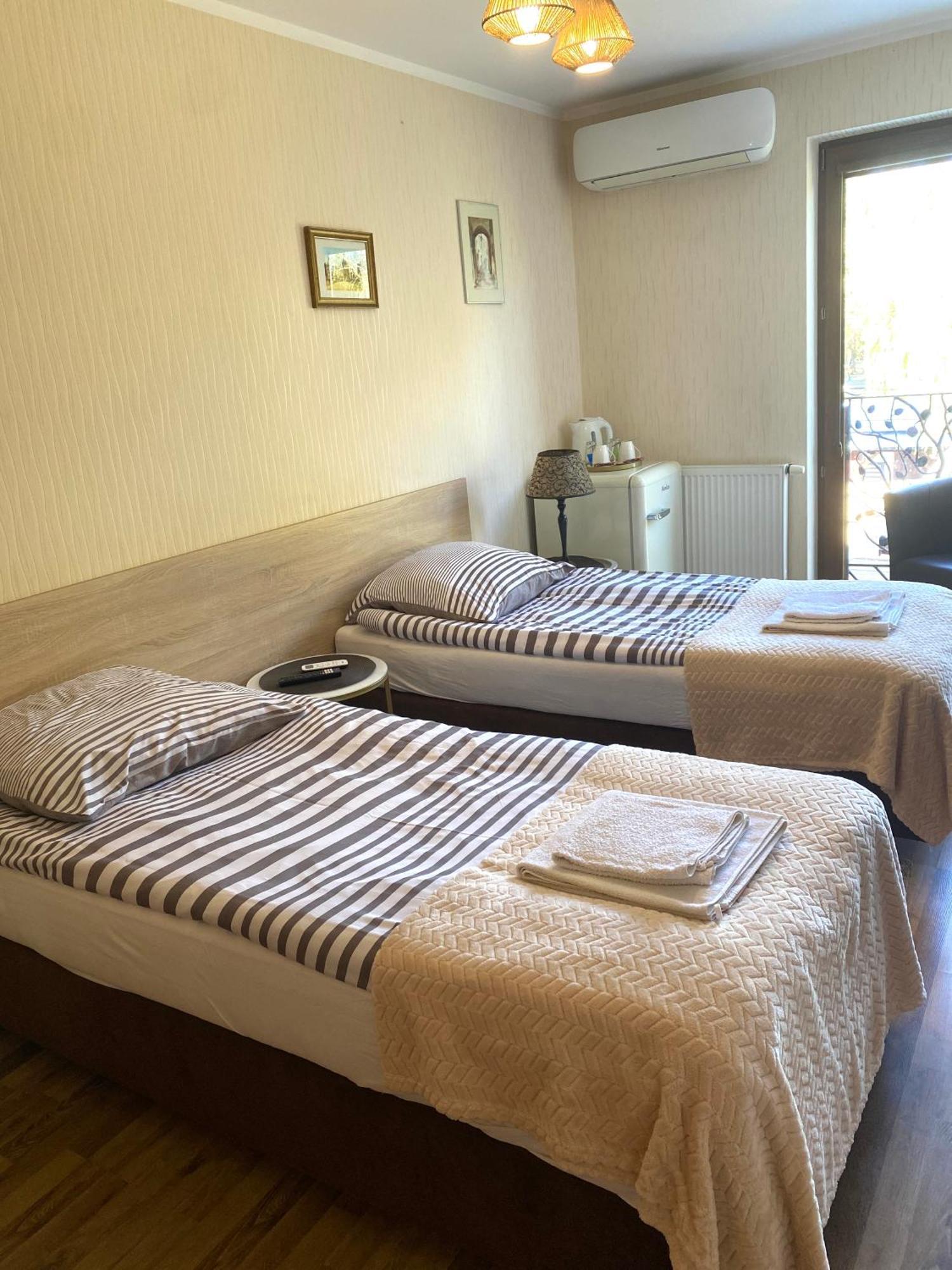 Pokoje Goscinne Pod Jabloniami Augustów Esterno foto
